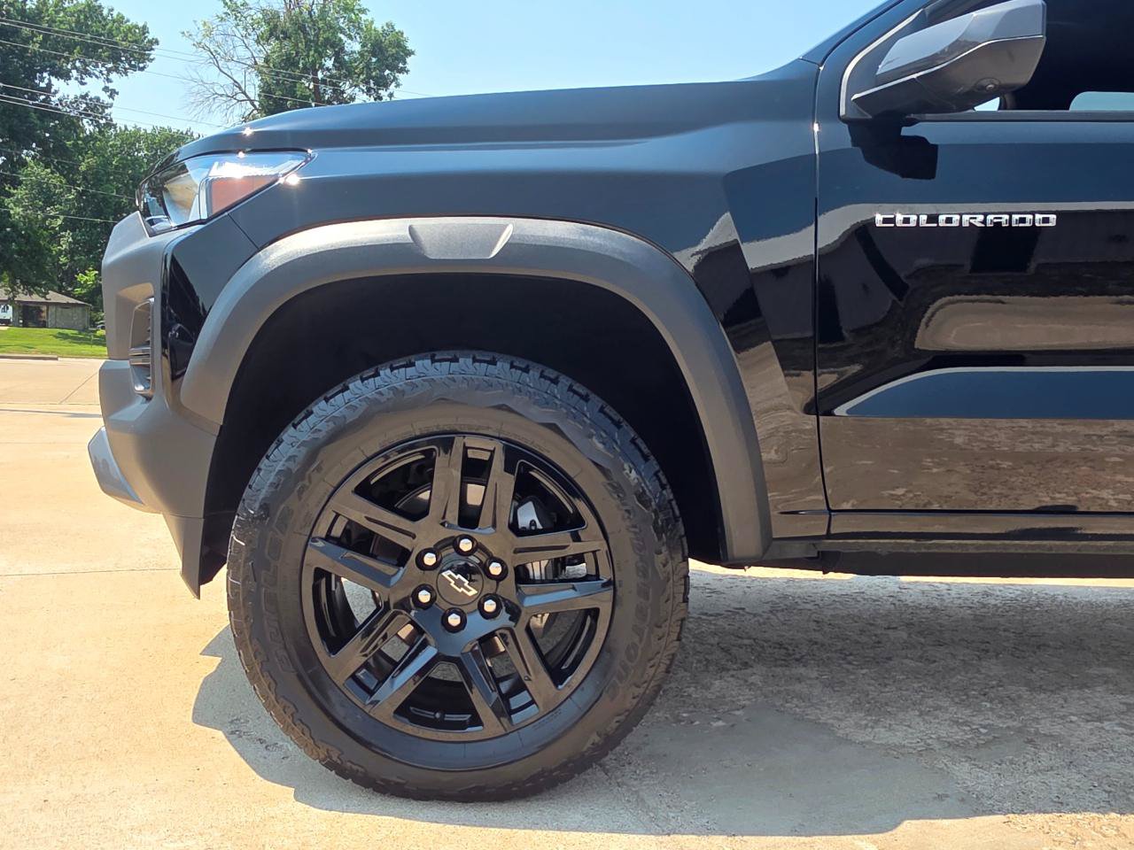 Used 2025 Chevrolet Colorado Trail Boss AWD/4WD image 29