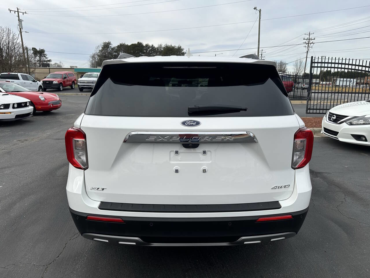 Used 2024 Ford Explorer XLT w/ Equipment Group 202A image 6