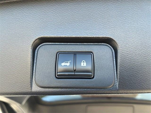 Used 2023 Nissan Rogue SV w/ SV Premium B Package image 16