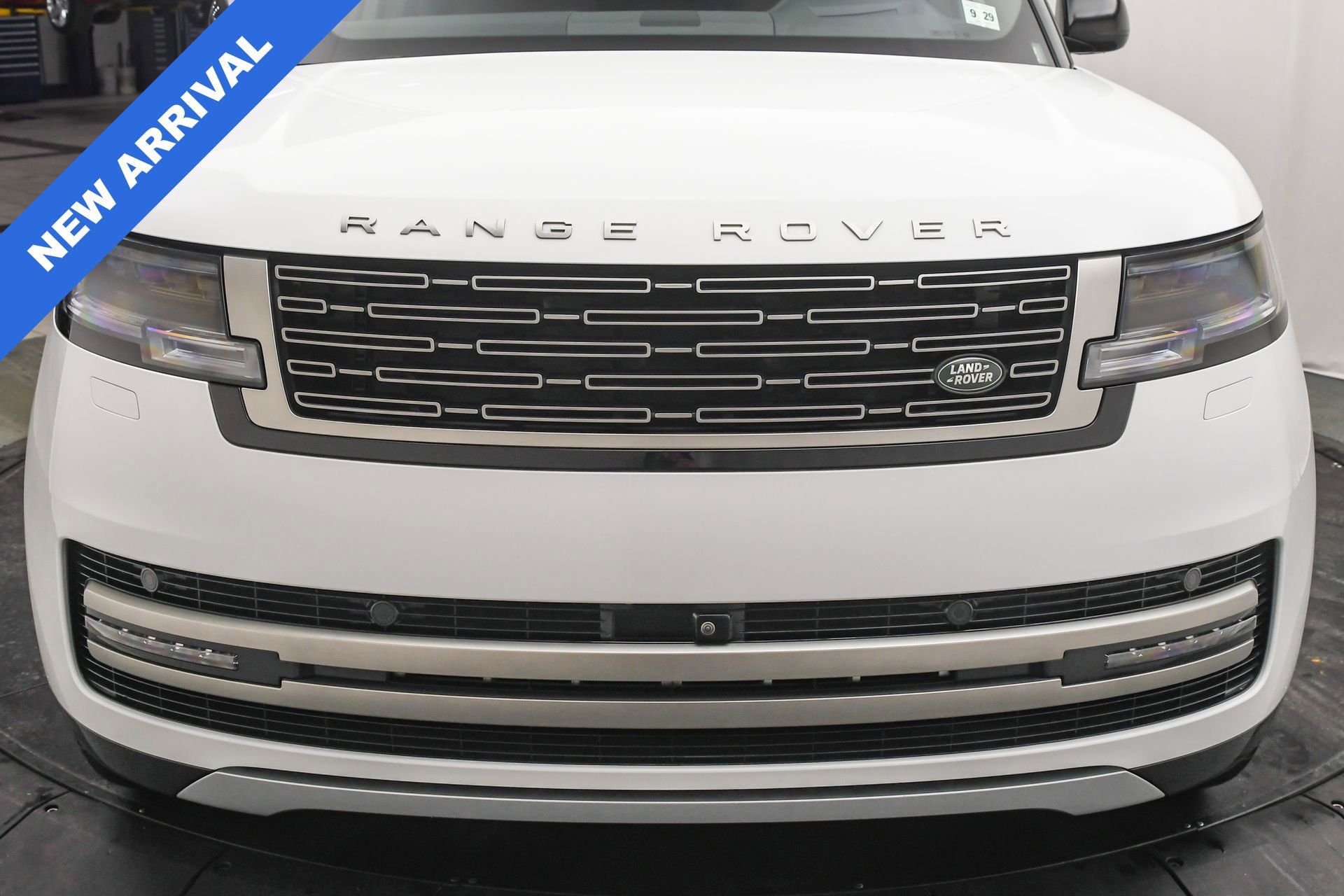 Used 2025 Land Rover Range Rover SE image 29