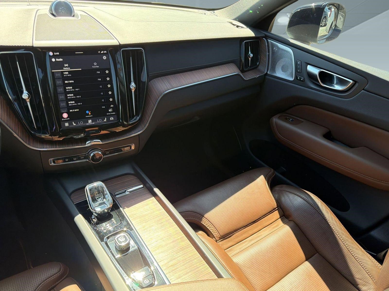 Certified 2024 Volvo XC60 B5 Ultimate w/ Protection Package Premier image 27