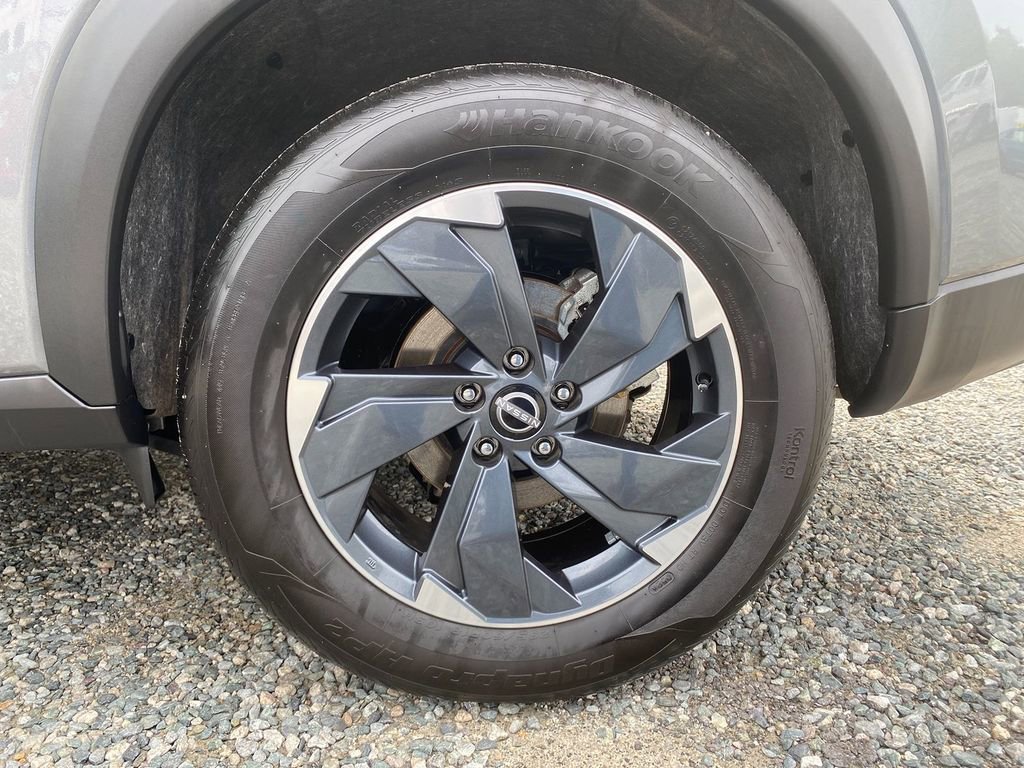 Used 2024 Nissan Rogue SV image 30