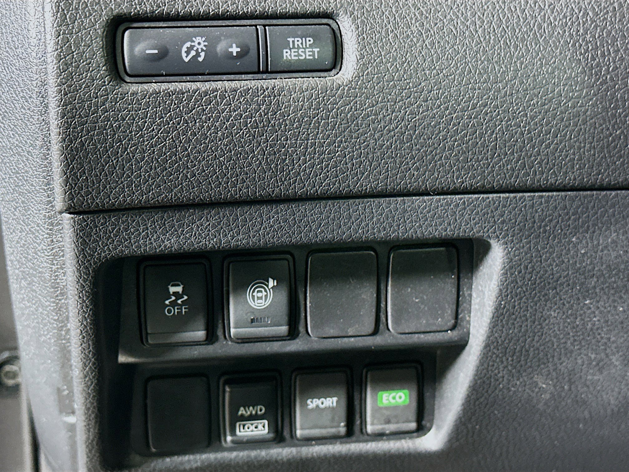 Used 2017 Nissan Rogue SV w/ Midnight Edition Package image 17