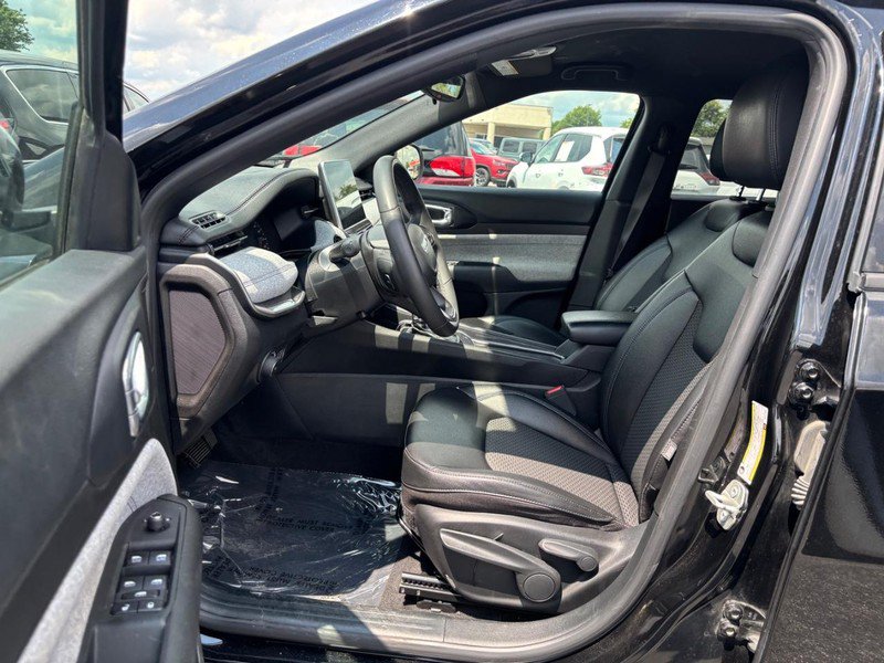 Used 2024 Jeep Compass Latitude AWD/4WD image 8