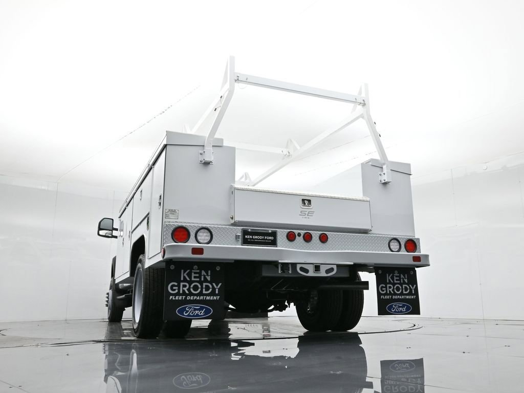 New 2025 Ford F450 XL w/ XL Chrome Package RWD image 54