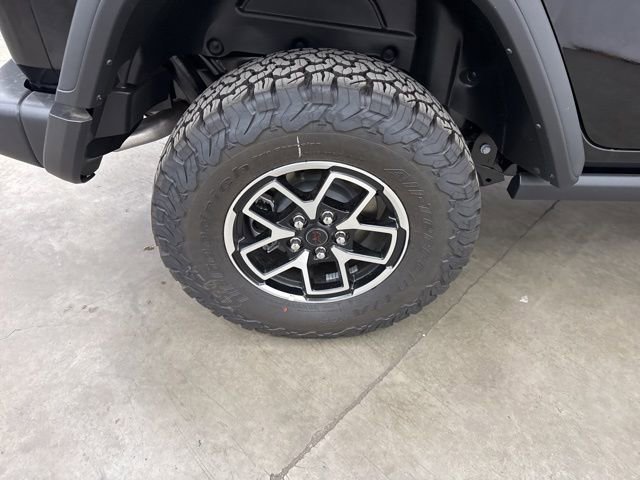 Used 2025 Jeep Wrangler Unlimited Rubicon w/ Convenience Group image 22
