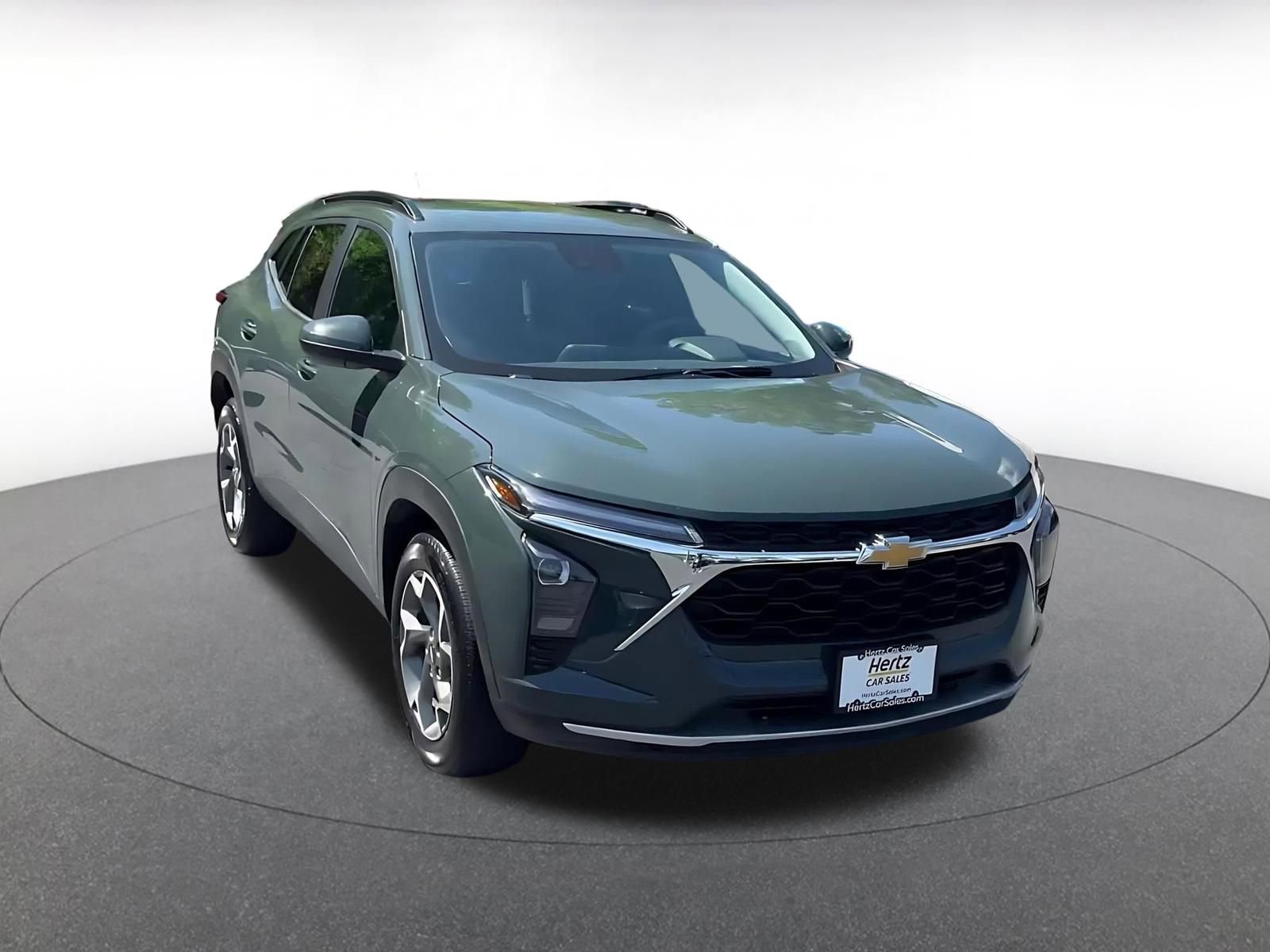 Used 2025 Chevrolet Trax LT FWD image 3