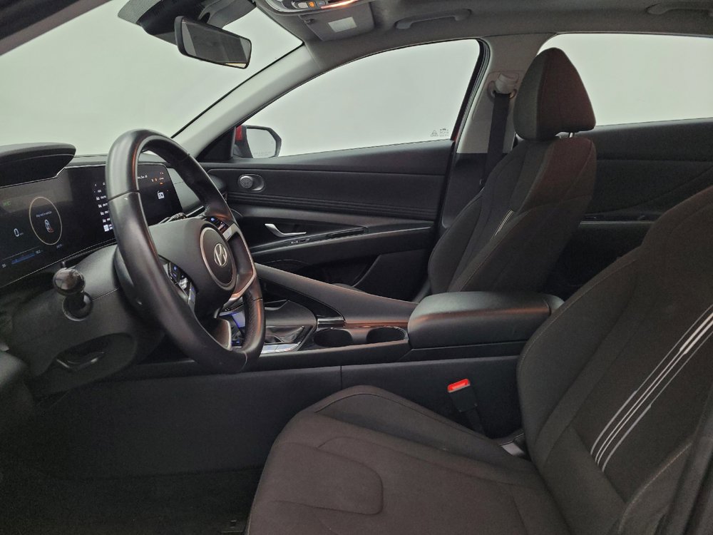 Used 2025 Hyundai Elantra SEL FWD image 17