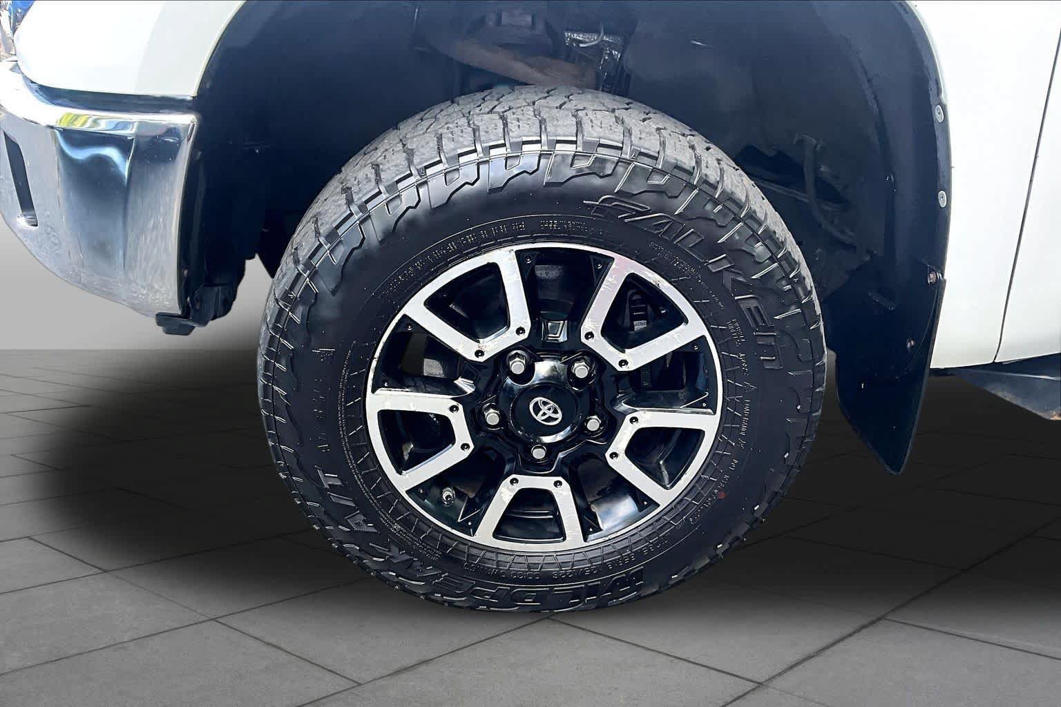 Used 2015 Toyota Tundra SR5 w/ TRD Off Road Package AWD/4WD image 10