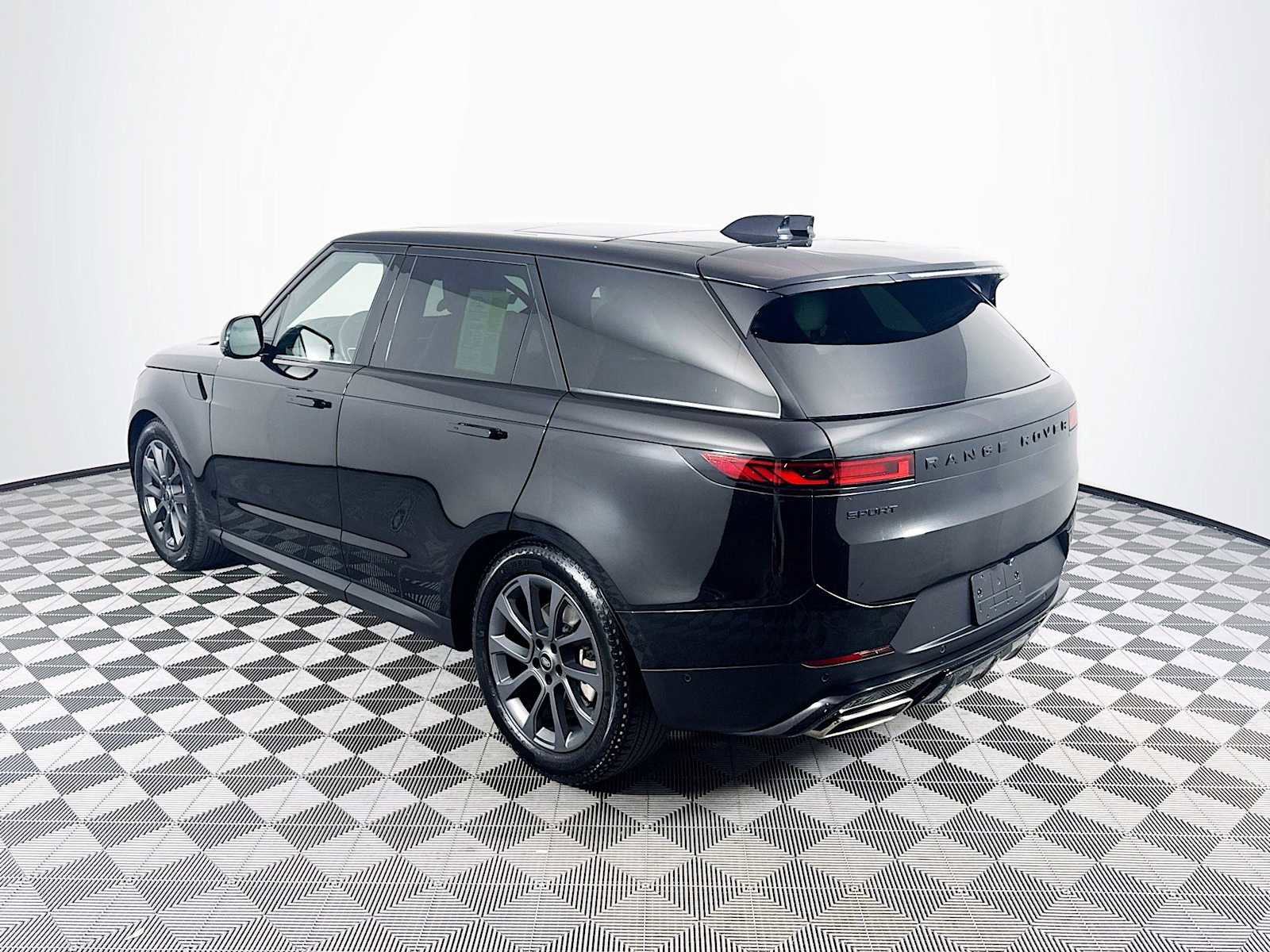 Used 2024 Land Rover Range Rover Sport SE image 7