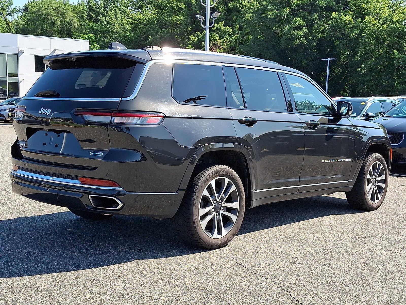Certified 2022 Jeep Grand Cherokee L Overland w/ Luxury Tech Group IV AWD/4WD image 6