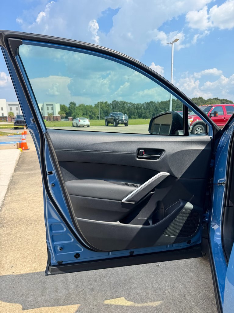 Used 2026 Toyota Corolla Cross AWD Hybrid w/ Moonroof Package image 9