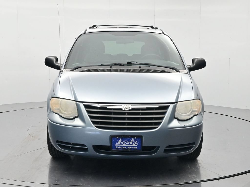 Used 2005 Chrysler Town & Country LX w/ Popular Equipment Group II FWD image 2