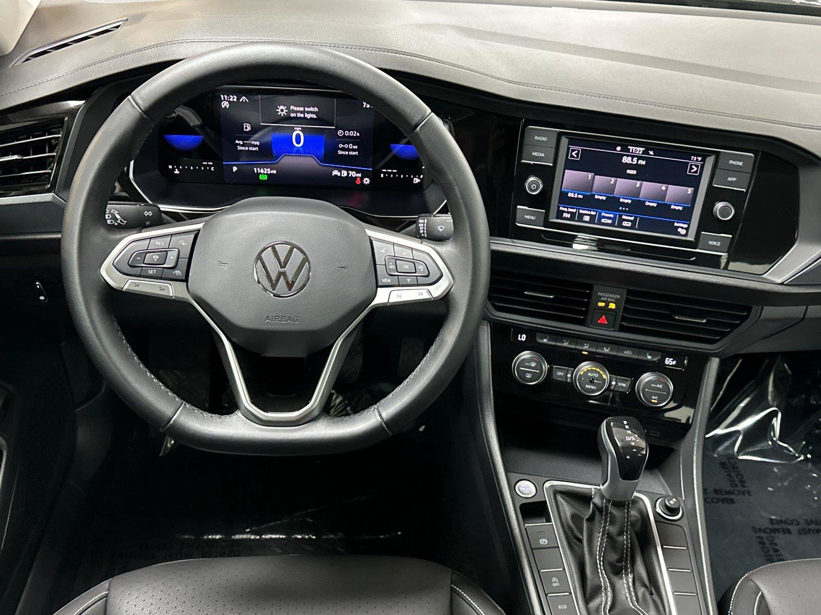Used 2023 Volkswagen Jetta SE w/ Panoramic Sunroof Package FWD image 13