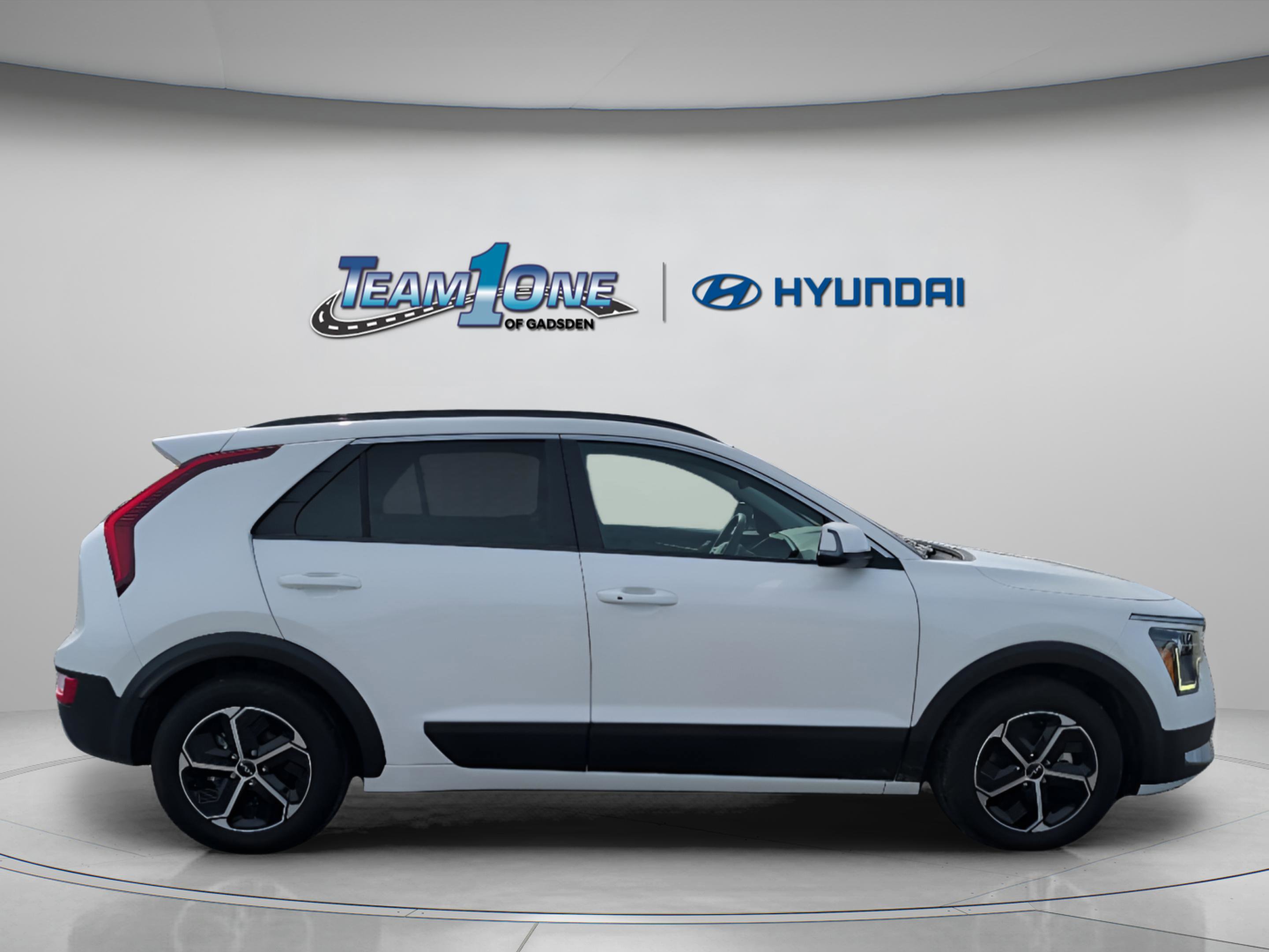 Used 2023 Kia Niro EX FWD image 9