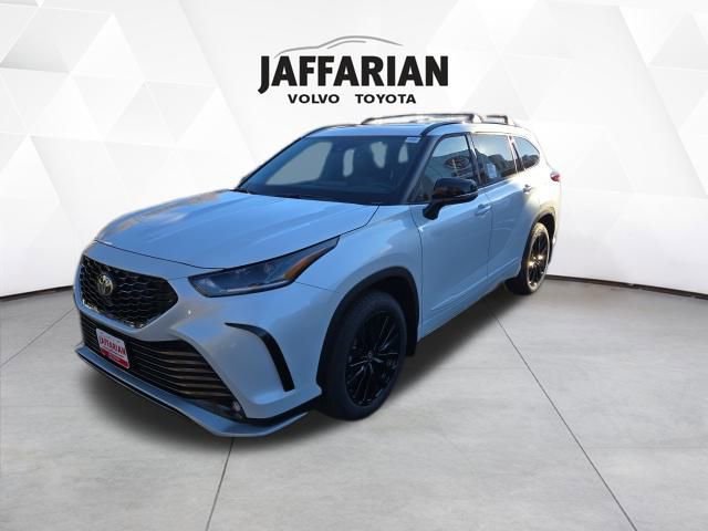 New 2026 Toyota Highlander XSE image 6