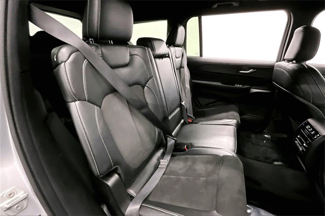 Used 2024 Jeep Grand Cherokee L Laredo image 22