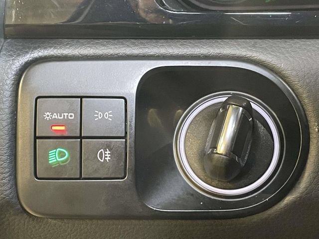 Certified 2023 Porsche Cayenne AWD/4WD image 37