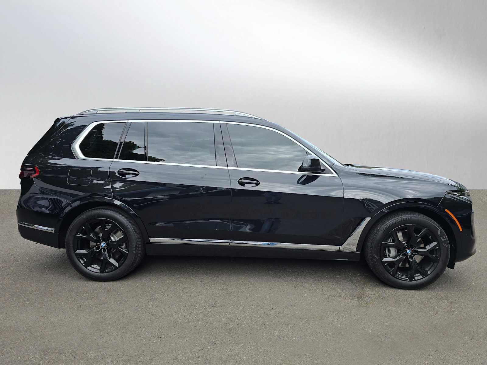 Used 2025 BMW X7 xDrive40i w/ Premium Package AWD/4WD image 2