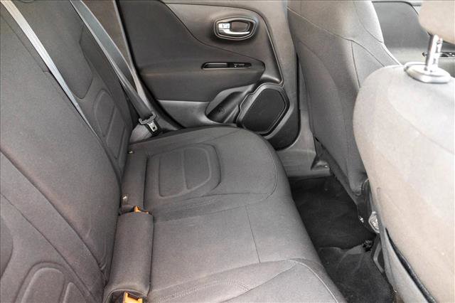 Used 2019 Jeep Renegade Latitude AWD/4WD image 28