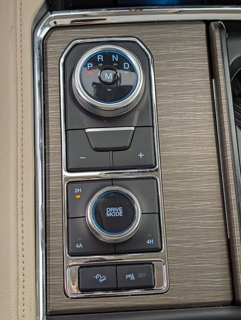 Used 2024 Ford Expedition Limited image 25