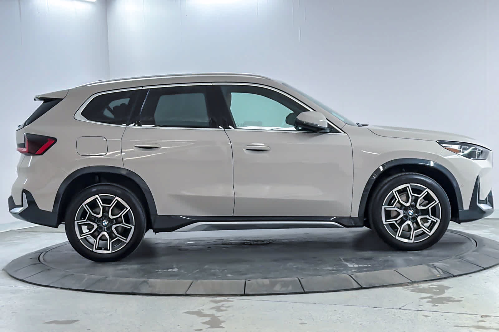 Used 2026 BMW X1 xDrive28i w/ Convenience Package AWD/4WD image 8