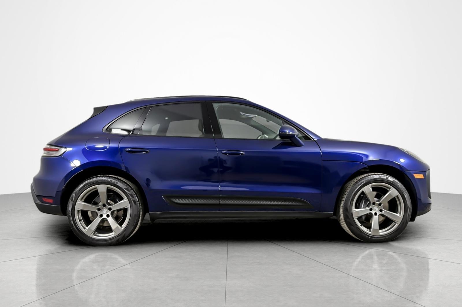 Used 2023 Porsche Macan AWD/4WD image 6