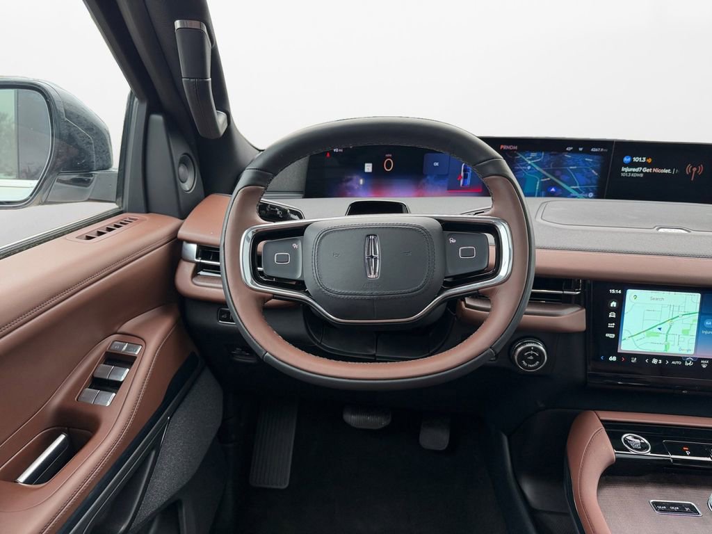 Used 2025 Lincoln Navigator L Reserve image 12