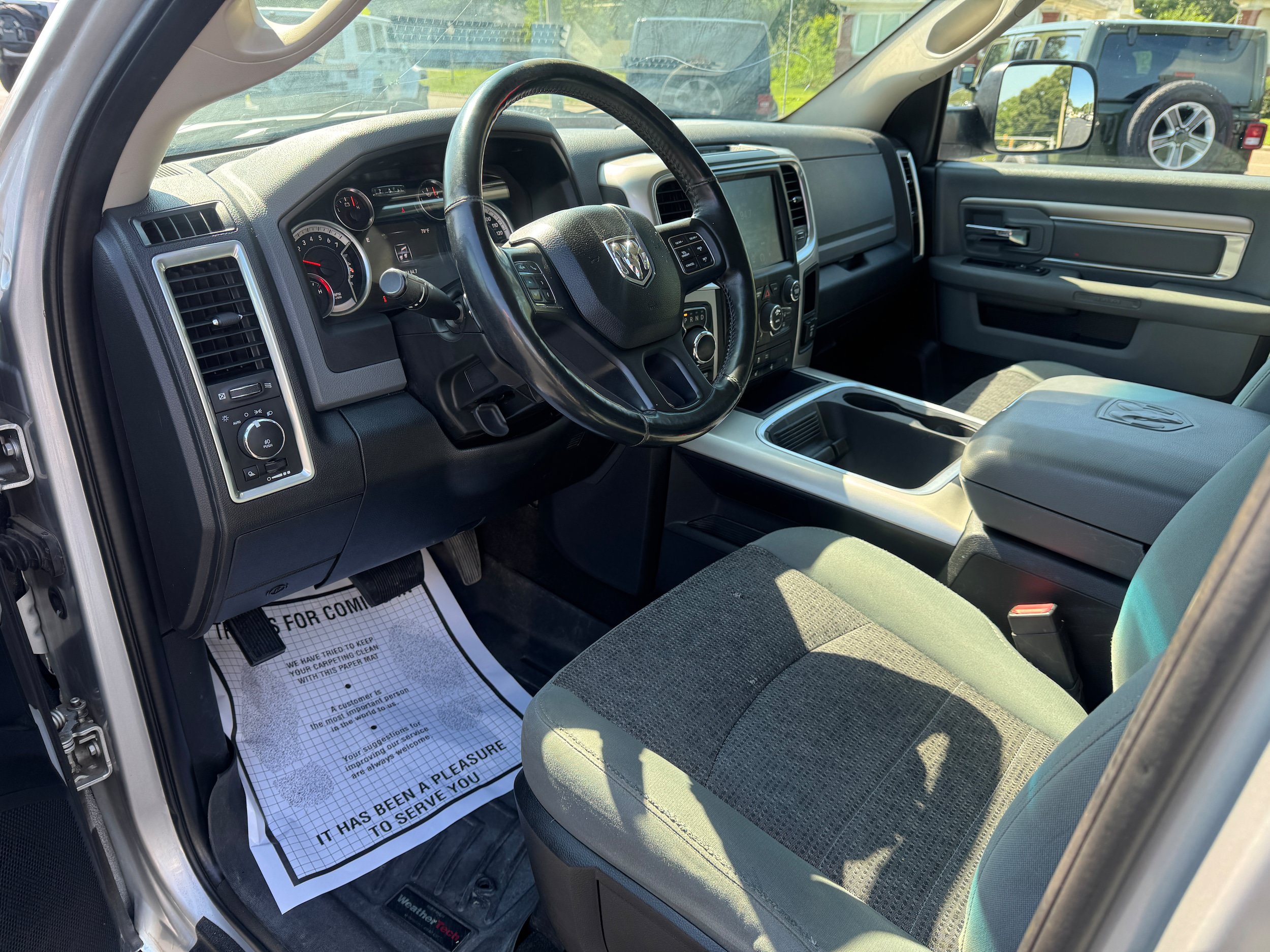 Used 2017 RAM 1500 Classic SLT AWD/4WD image 11