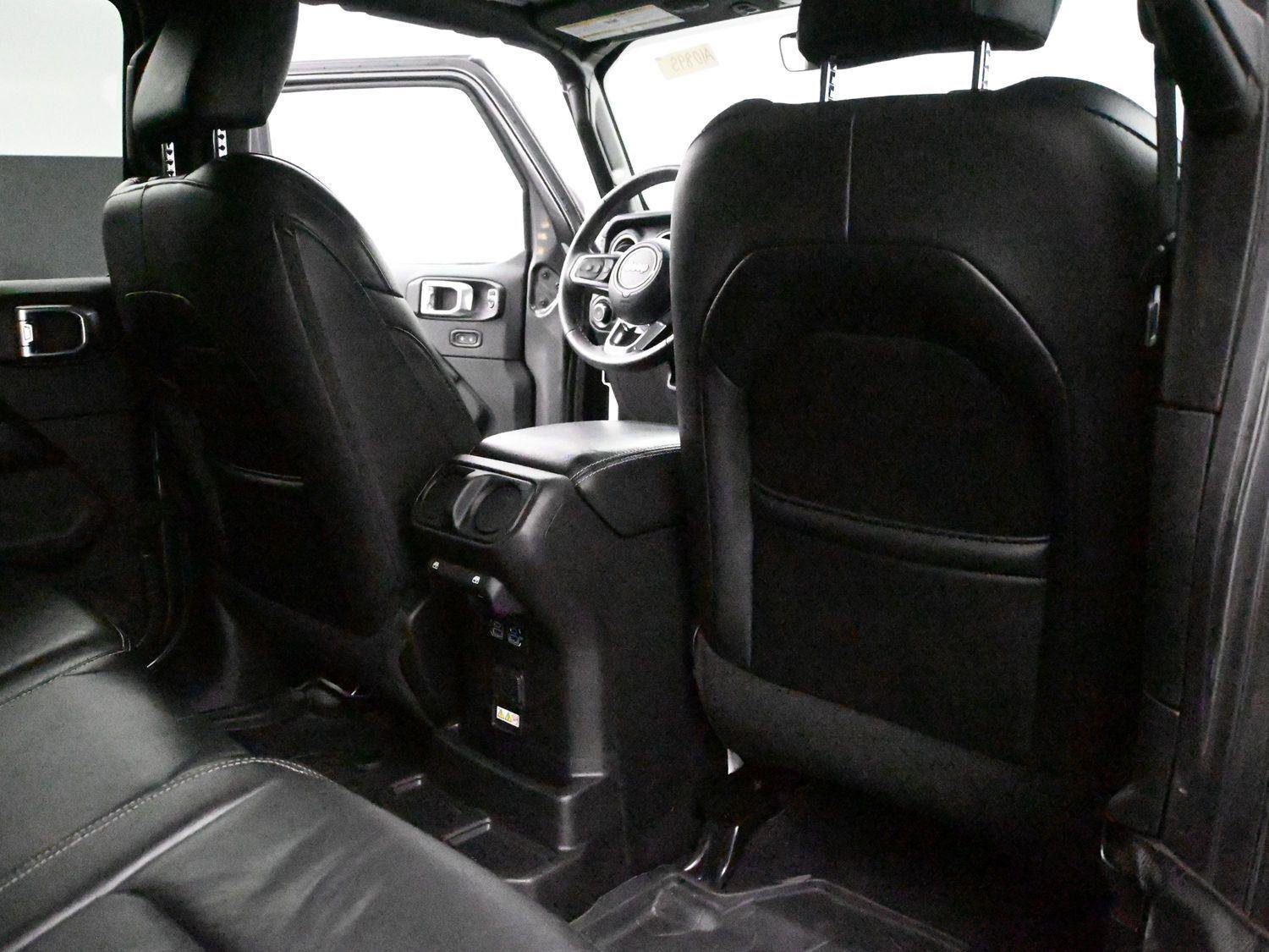 Used 2018 Jeep Wrangler Unlimited Sahara image 20