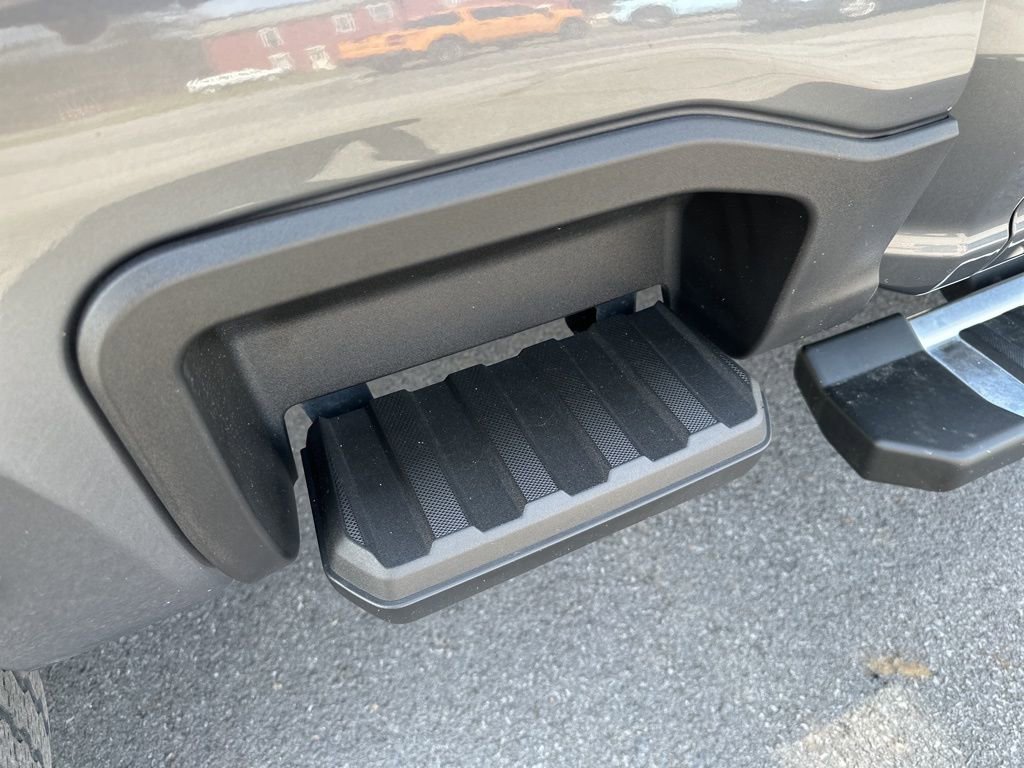 Used 2023 Ford F250 XLT w/ Snow Plow/Camper Package image 30