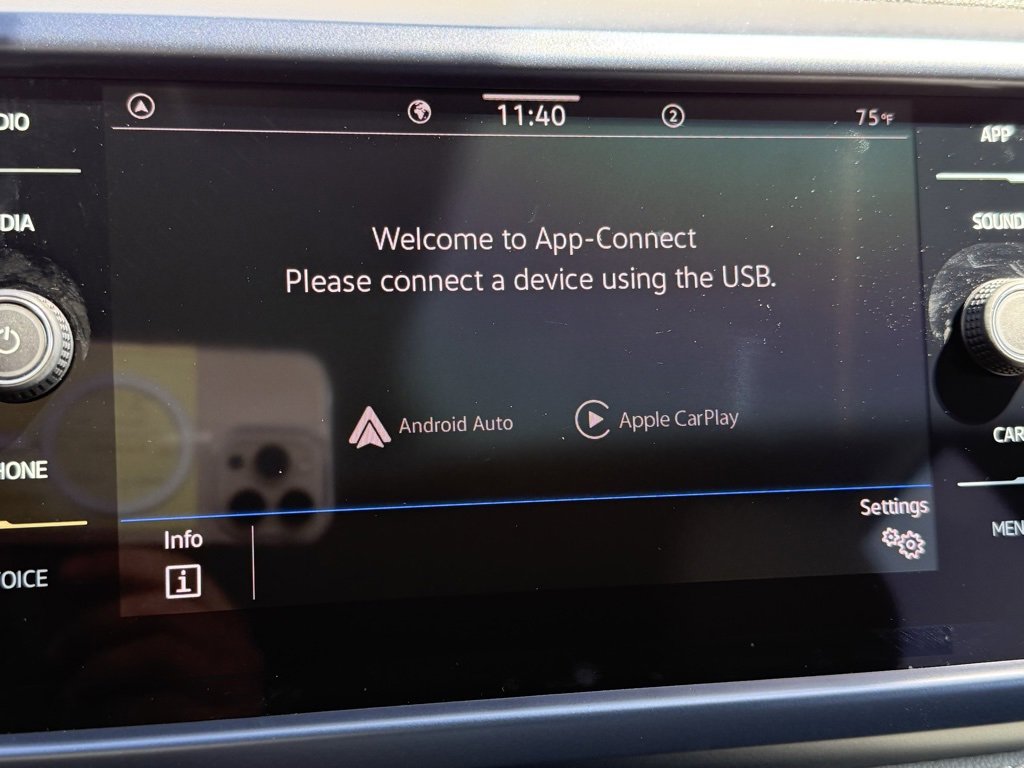 Certified 2024 Volkswagen Taos SE image 9