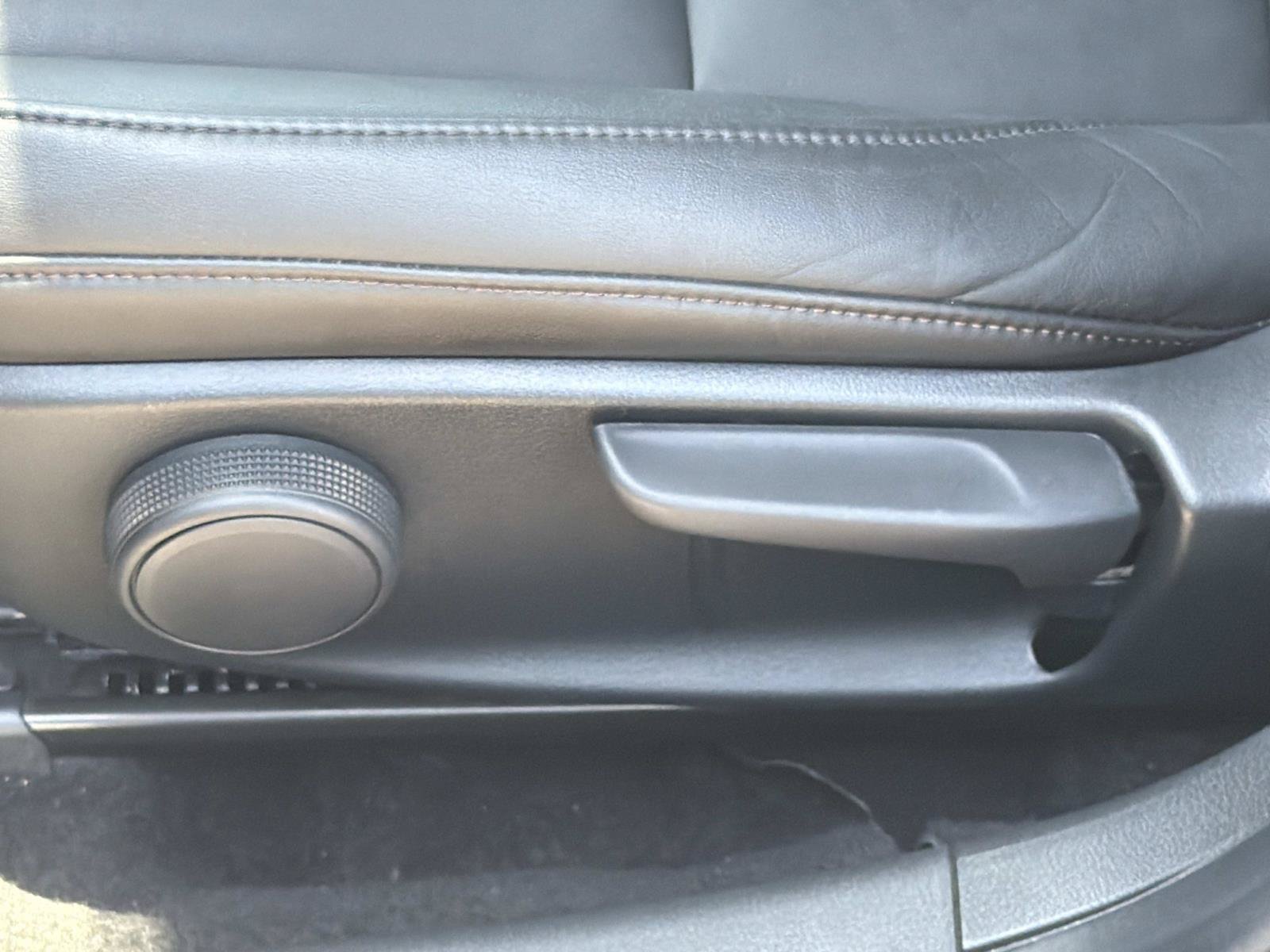 Used 2024 MAZDA MAZDA3 s FWD image 19