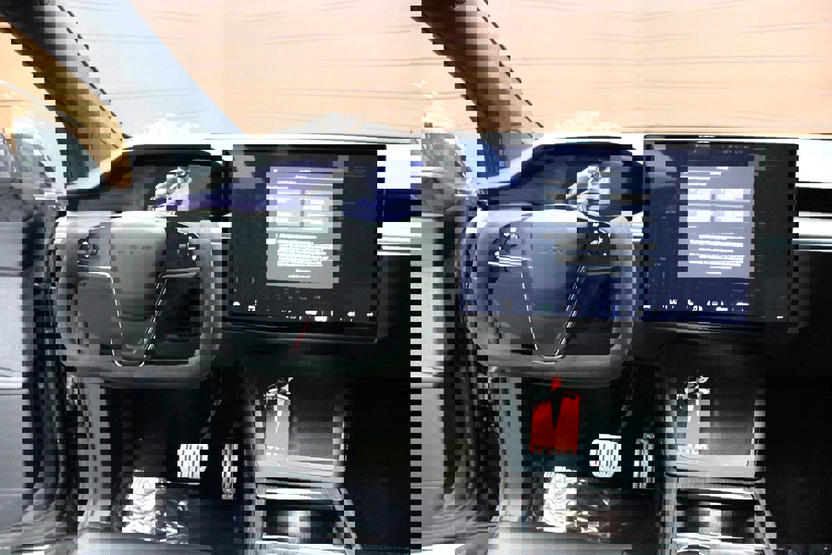 Used 2023 Tesla Model X image 44