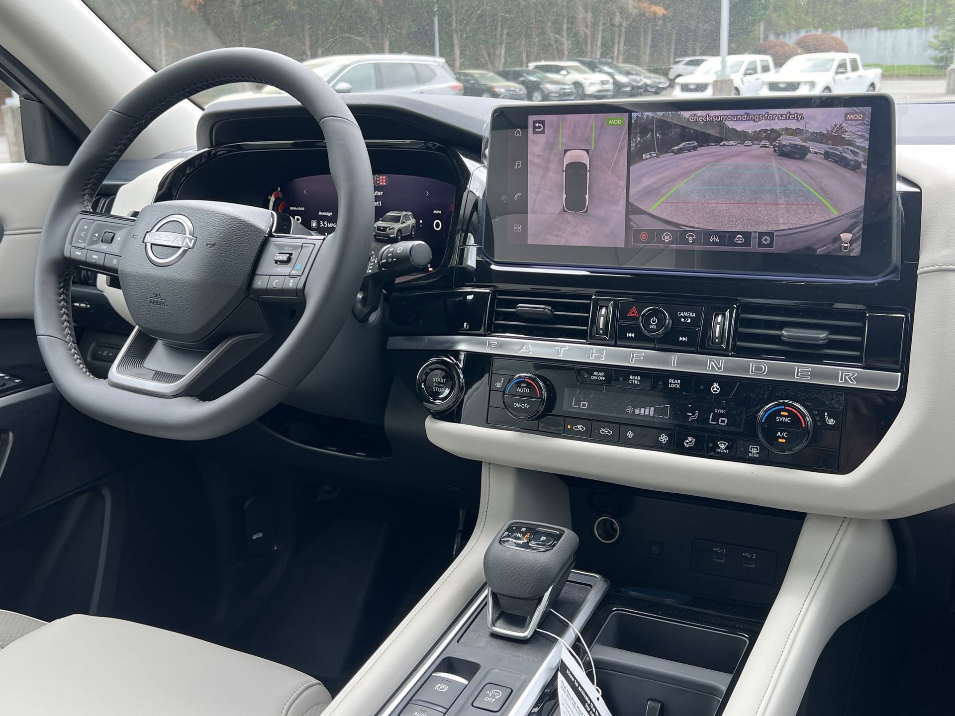 New 2026 Nissan Pathfinder SL image 3