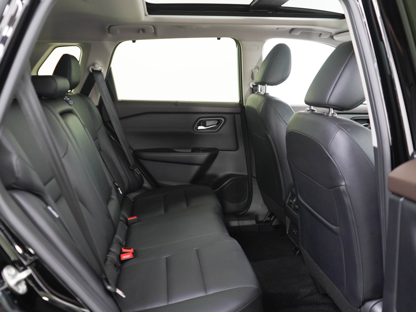 Used 2023 Nissan Rogue SV w/ SV Premium B Package AWD/4WD image 13