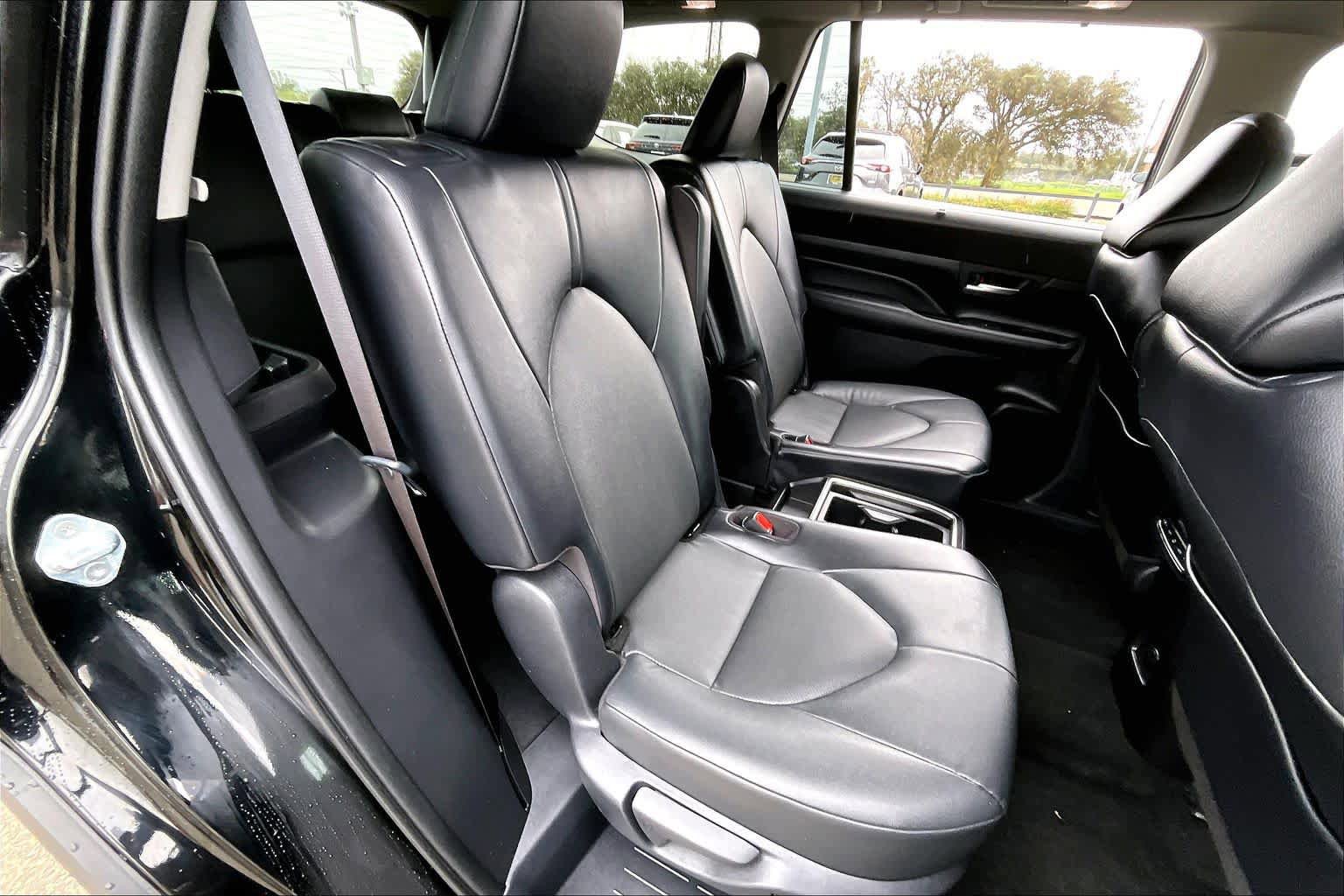 Used 2025 Toyota Grand Highlander AWD image 18