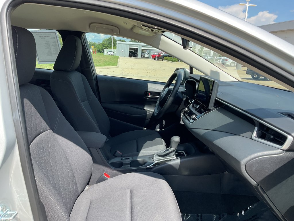 Used 2025 Toyota Corolla LE FWD image 17