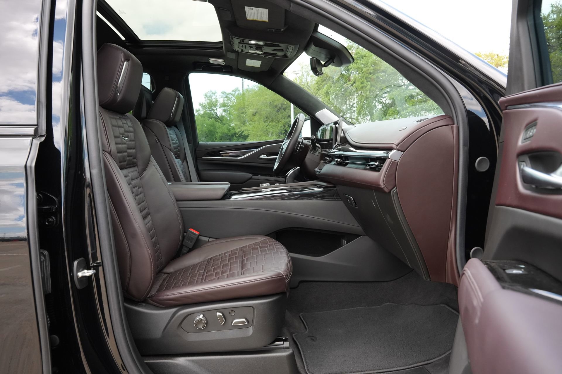 Certified 2023 Cadillac Escalade V w/ Heavy-Duty Trailer Package image 28