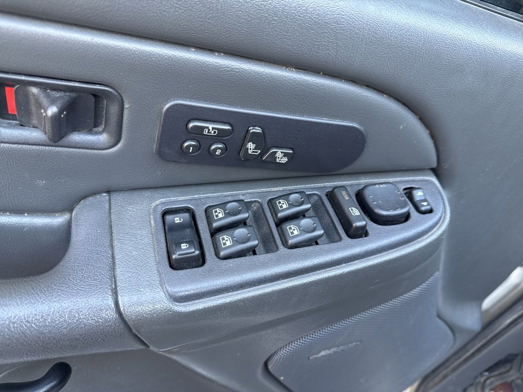 Used 2004 Chevrolet Silverado 2500 LT w/ Heavy-Duty Power Package image 17