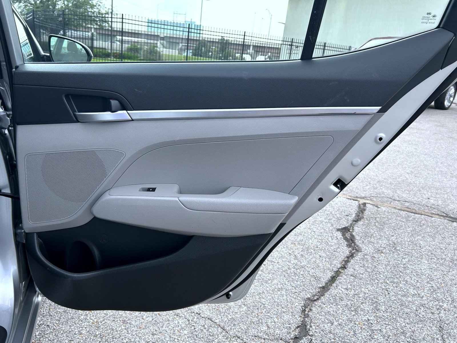 Used 2020 Hyundai Elantra SE FWD image 19