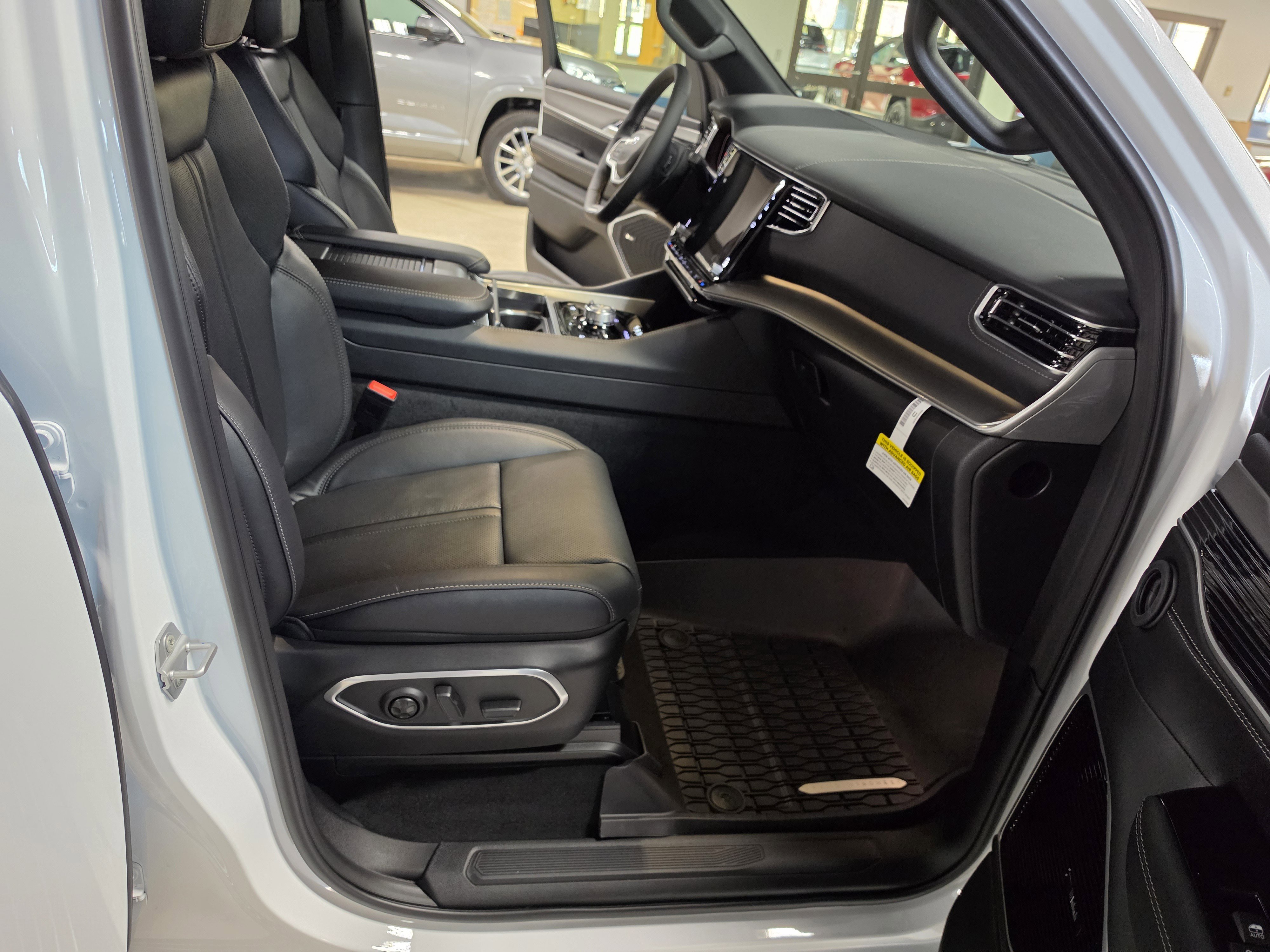 New 2026 Jeep Grand Wagoneer Limited AWD/4WD image 11