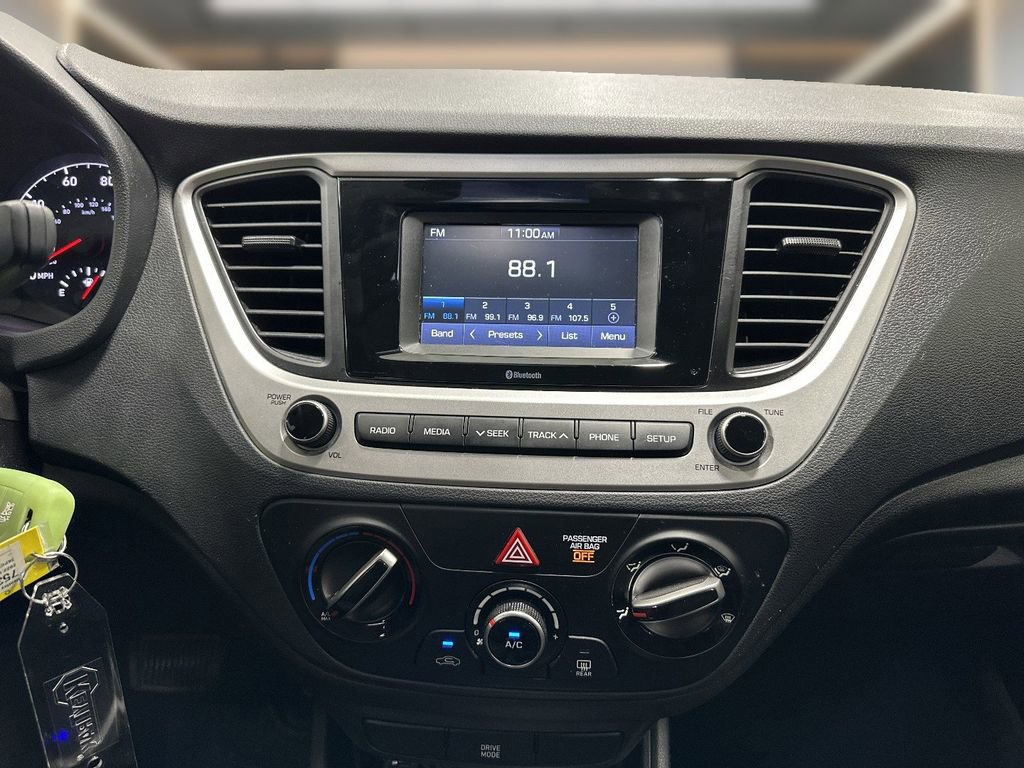 Certified 2022 Hyundai Accent SE image 9