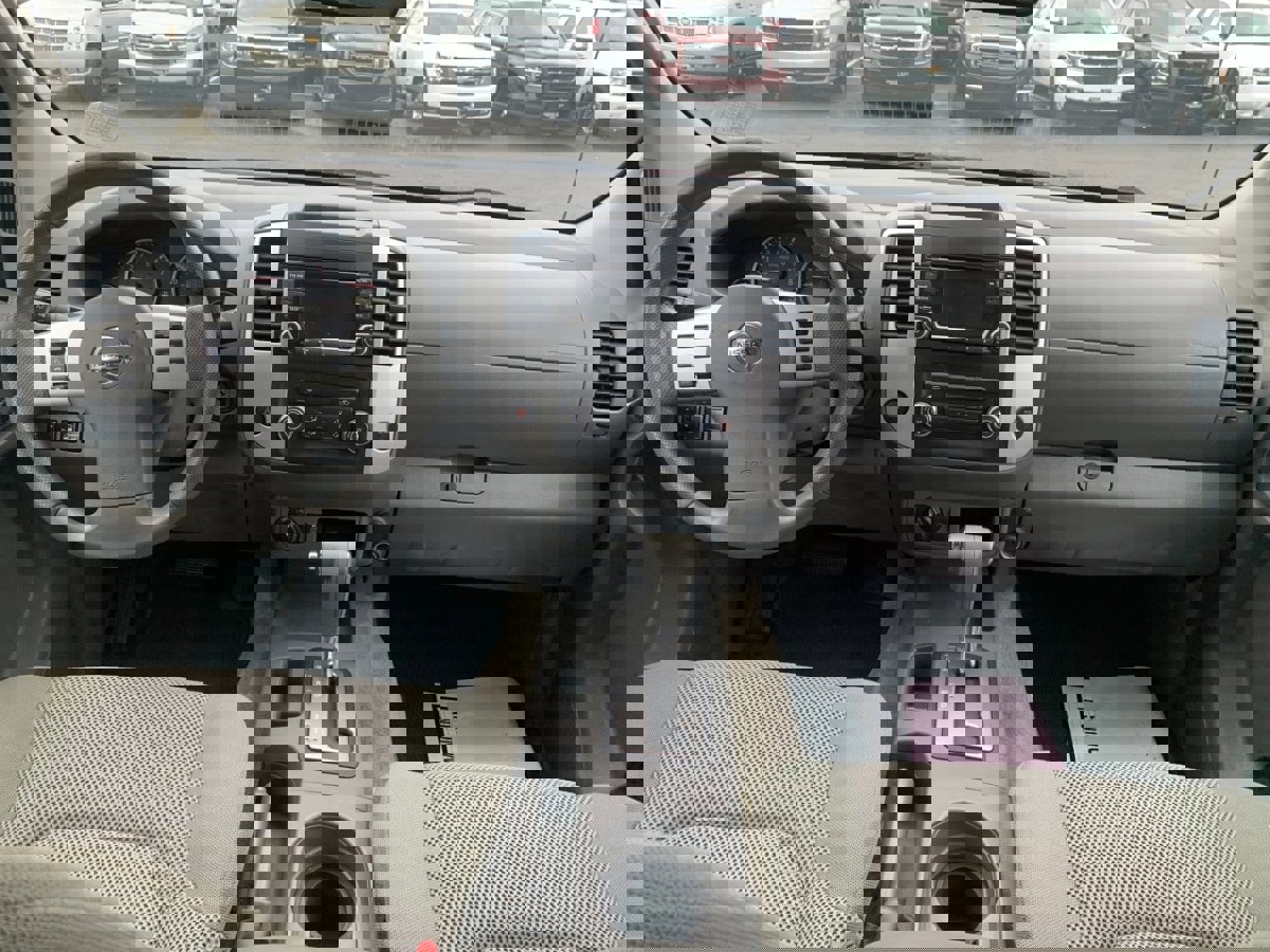 Used 2016 Nissan Frontier SV image 11