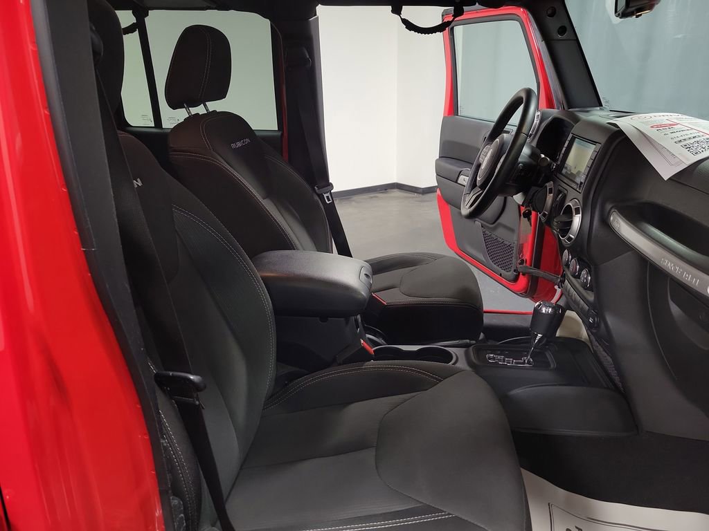 Used 2017 Jeep Wrangler Unlimited Rubicon w/ Connectivity Group image 23