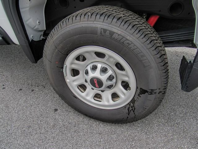 New 2024 GMC Sierra 2500 Pro w/ X31 Off-Road Package image 9