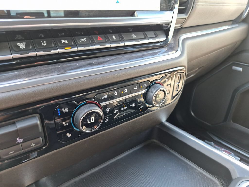 Used 2025 Chevrolet Silverado 2500 LTZ w/ LTZ Convenience Package AWD/4WD image 20