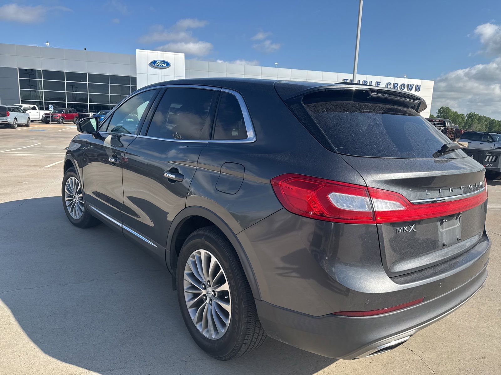 Used 2017 Lincoln MKX Select w/ Select Plus Package FWD image 5