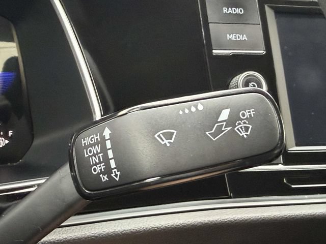 Certified 2023 Volkswagen Jetta SE FWD image 25