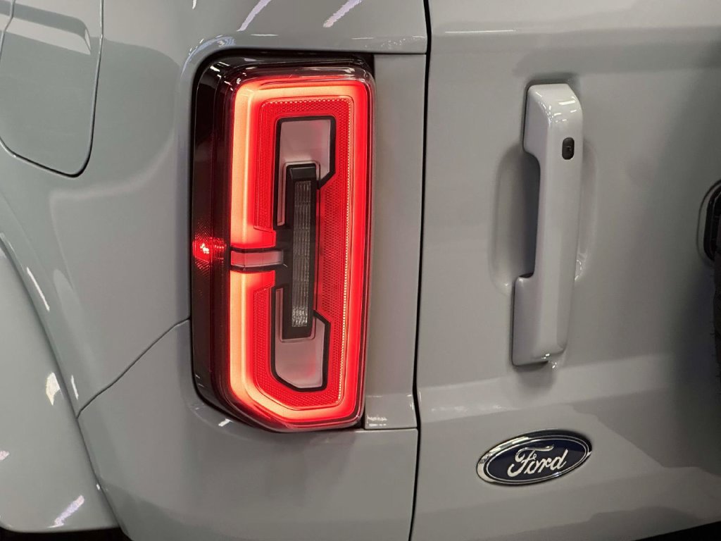 Used 2022 Ford Bronco Outer Banks AWD/4WD image 12